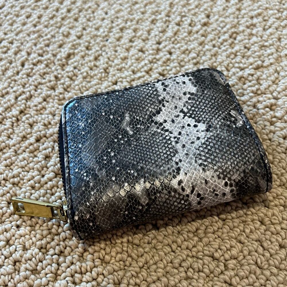 Fossil Women’s Evelyn Zip Bifold Python, Faux Leather, Grey - Picture 2 of 8